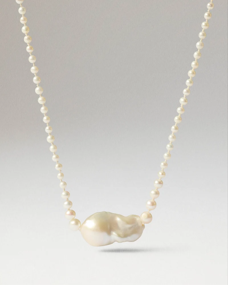 La perla necklace