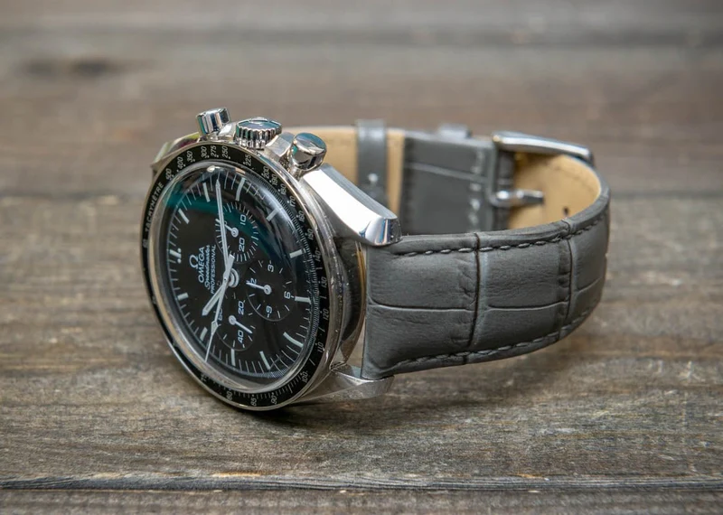 Leather watch strap, band made of calf leather with croc grain pattern 18-24 mm