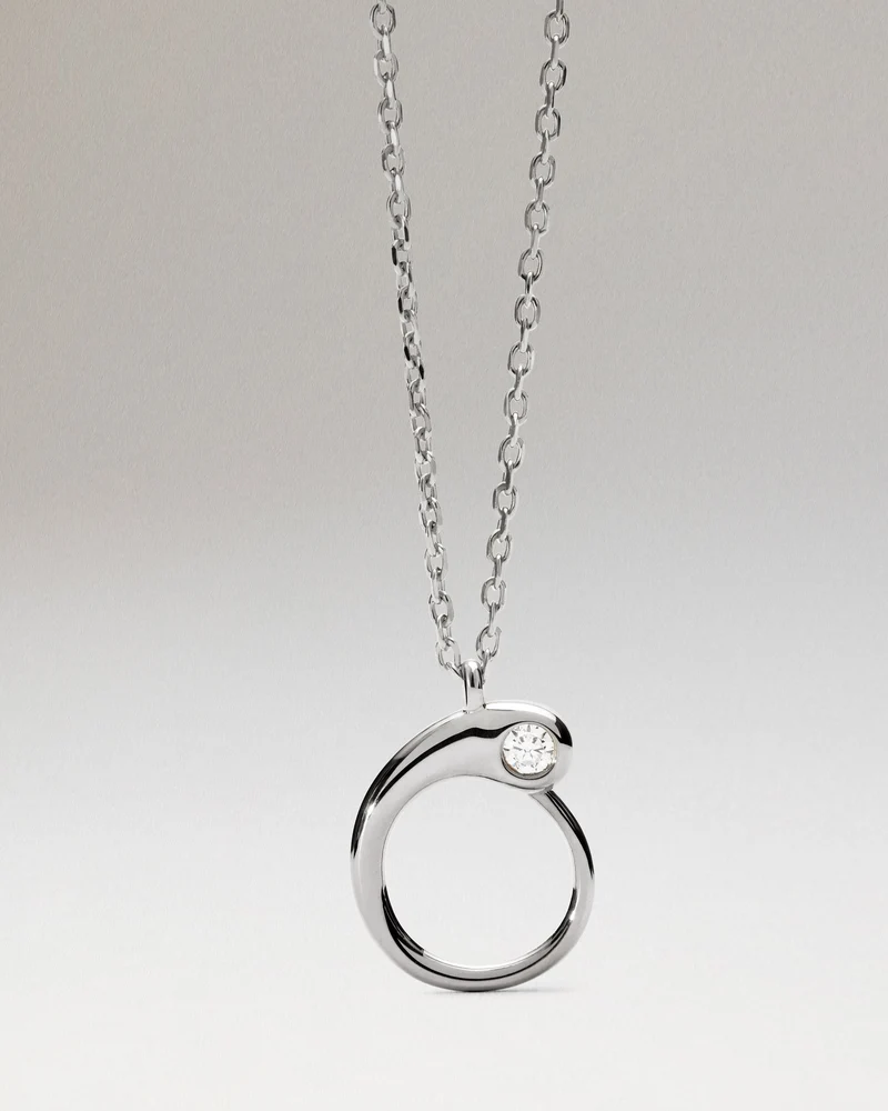 O initial silver pendant necklace