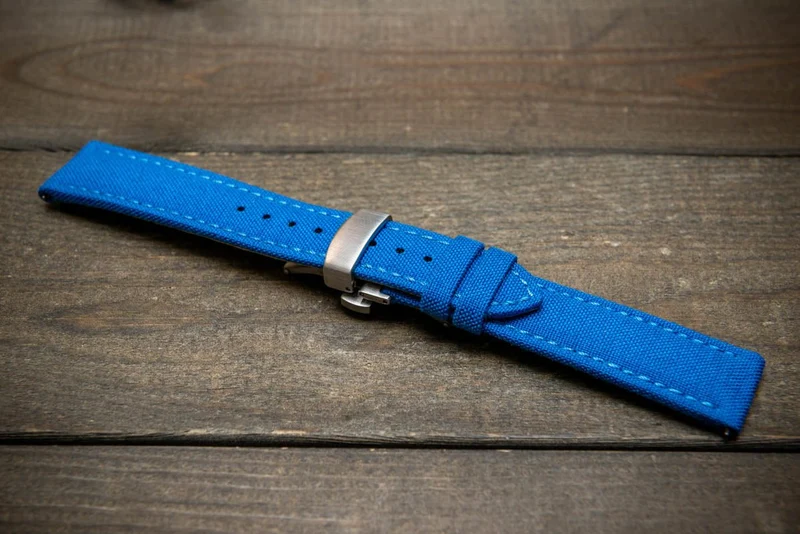 Sailcloth, Cordura military grade watch strap, Quick-release spring bars are installed, lined with Lorica eco-leather by FinWacthStraps® Deployment clasp installed.