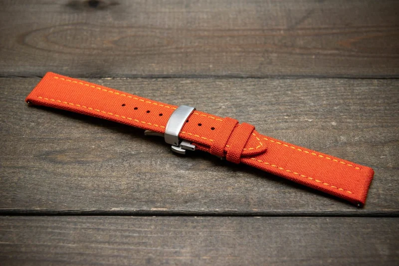 Sailcloth, Cordura military grade watch strap, Quick-release spring bars are installed, lined with Lorica eco-leather by FinWacthStraps® Deployment clasp installed.