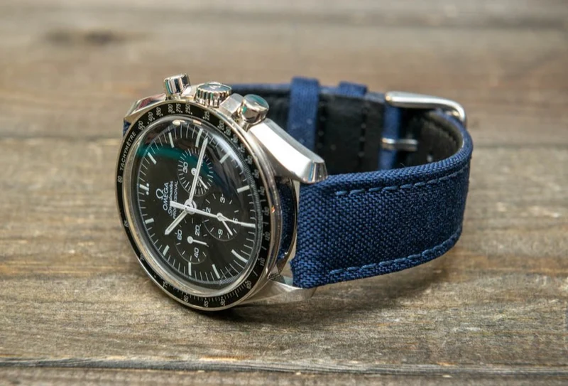Sailcloth, Cordura military grade watch strap, Quick-release spring bars are installed, lined with Lorica eco-leather by FinWacthStraps®