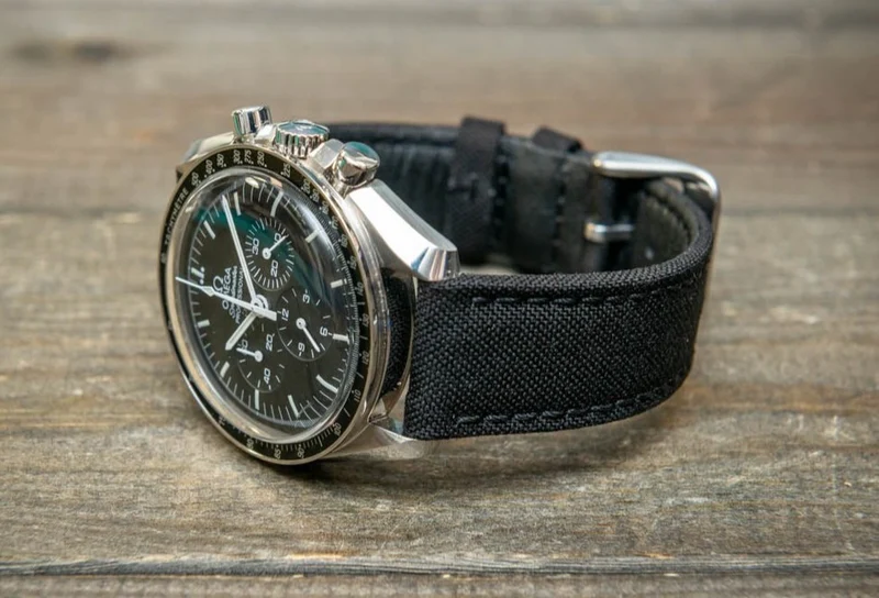 Sailcloth, Cordura military grade watch strap, Quick-release spring bars are installed, lined with Lorica eco-leather by FinWacthStraps®