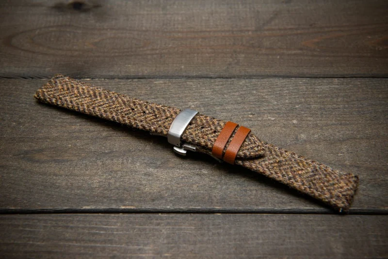 Tweed watch strap, Watch band made of HARRIS TWEED®."Highland Moss". With a deployment clasp.