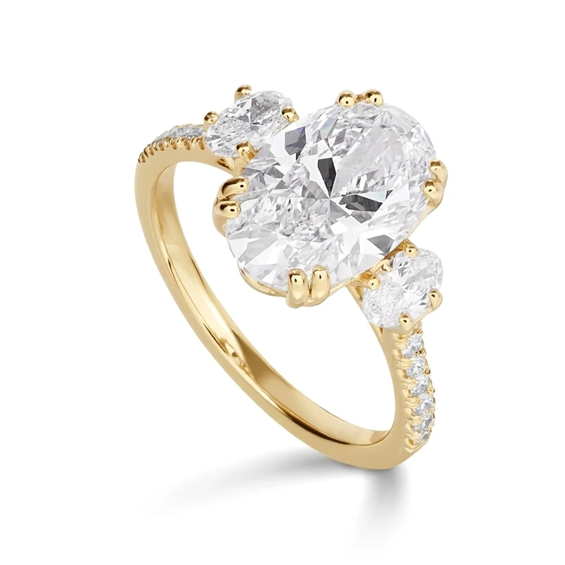 X-Diamond an 18kt lab g.d. ct. 3,58 tot, ovale cen 3,04ct, due ovali laterali e gambo incassato 0,54ct XXDAPU111O1OVBI358