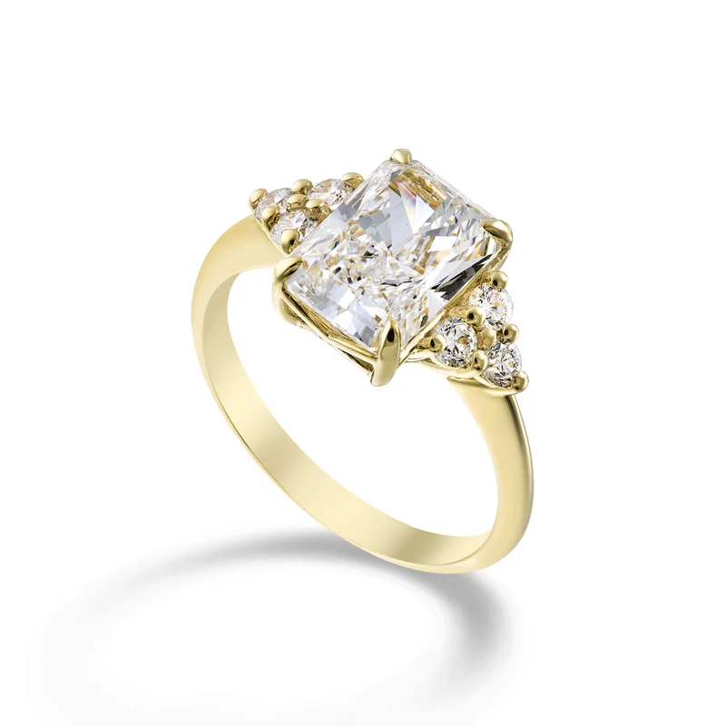 X-Diamond an 18kt lab g.d. ct. 2,89 tot, ottagonale cen 2,60ct e diamantini laterali 0,29ct XXDAPU106O1OTBI289