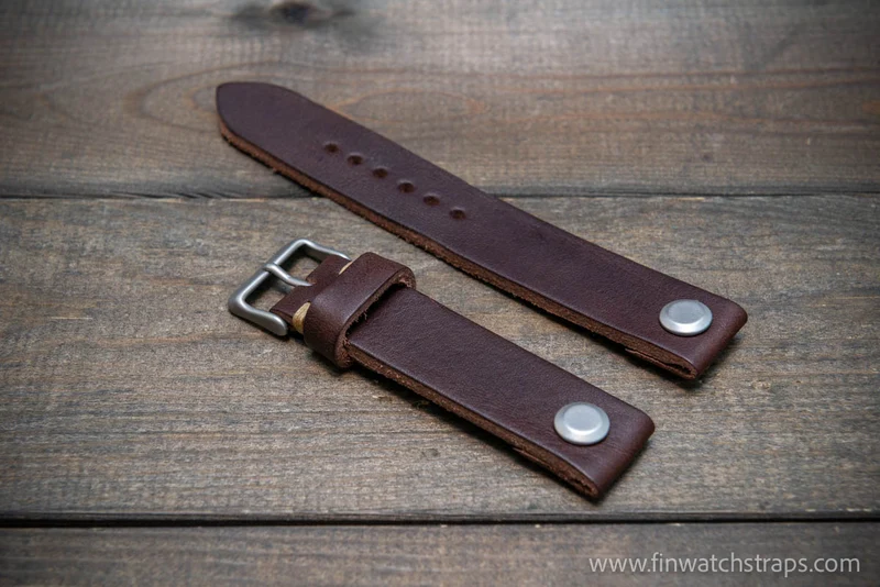 Open-ended leather watch strap with Chicago screws. Handmade in Finland.