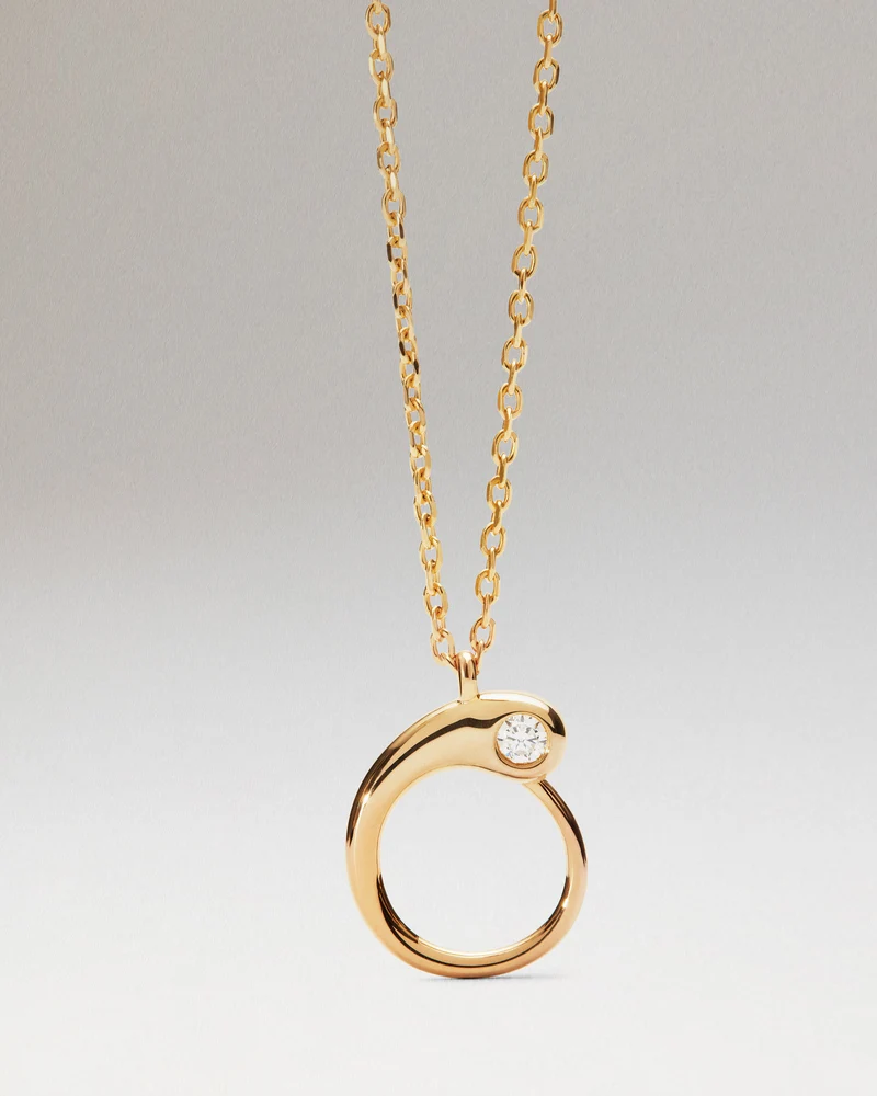O initial pendant necklace