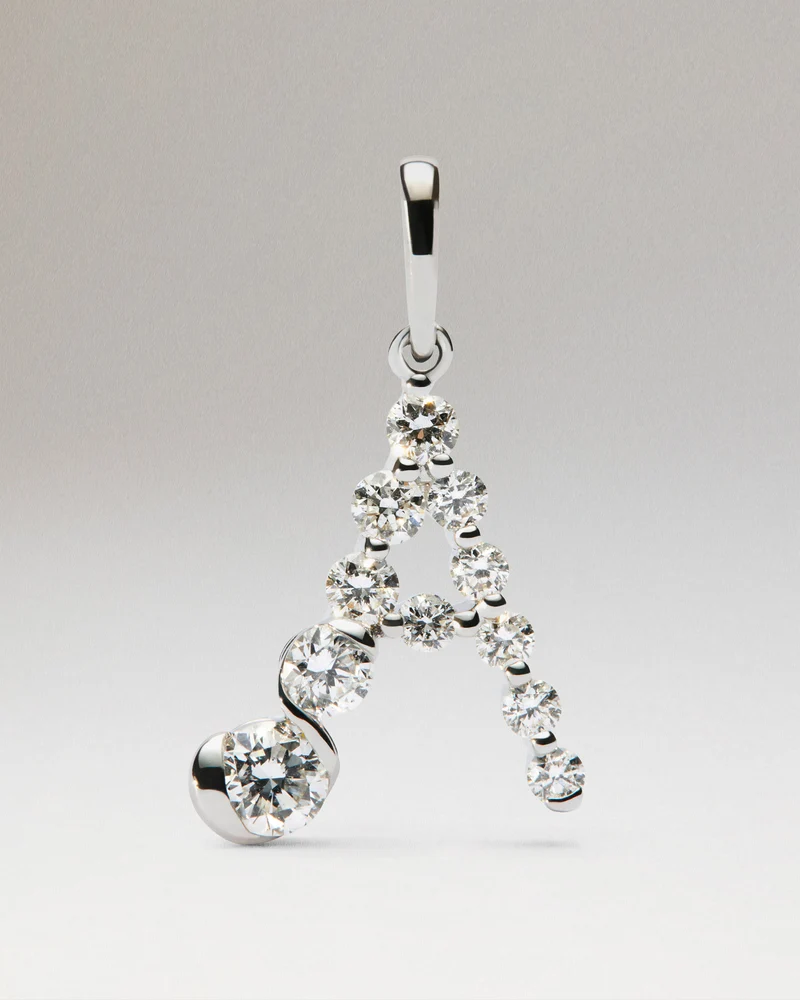 Diamonds and white gold A initial pendant
