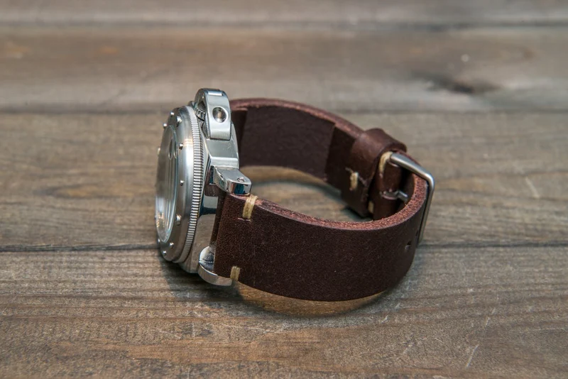 Italian bull tapered leather watch strap 4 mm thick, Brown Castagna Oily, handmade in Finland - 16mm, 17 mm, 18mm, 19 mm, 20mm, 21mm, 22mm, 23 mm, 24mm, 25 mm, 26 mm.
