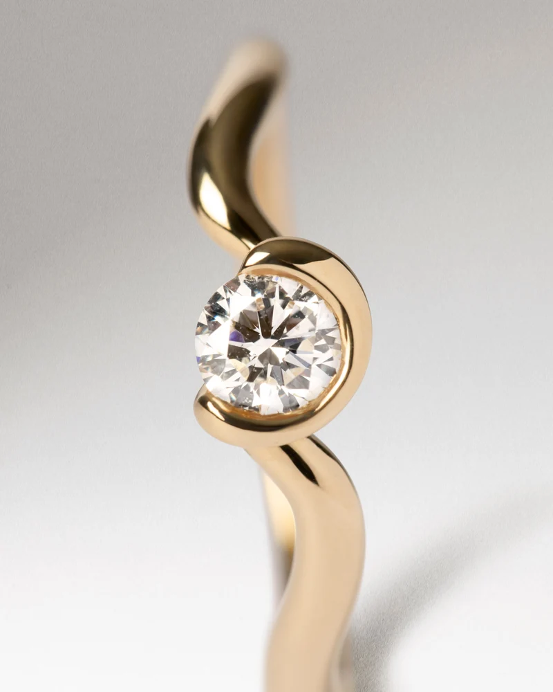 Diamonds and gold Delia ring