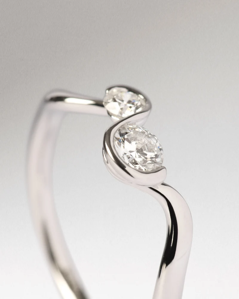 Diamonds and white gold Dafne ring