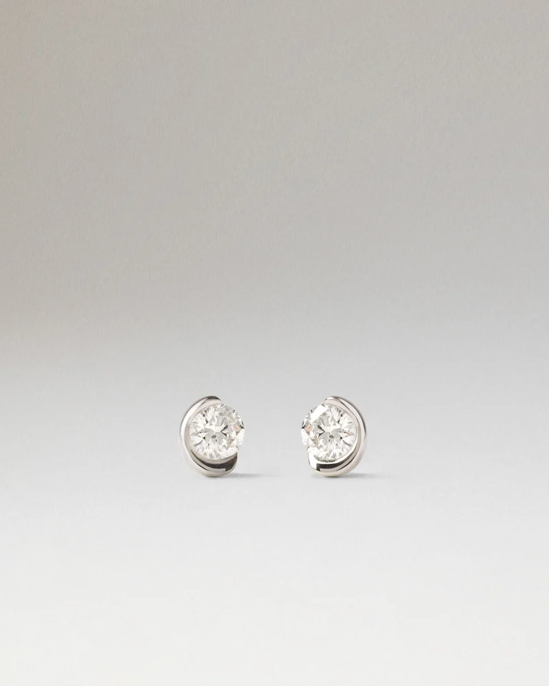 Diamonds and white gold Delia stud earrings