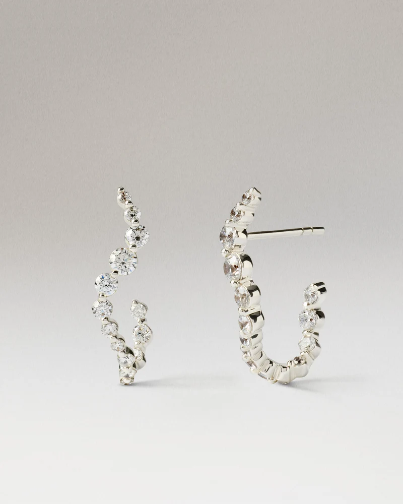 Diamonds and white gold Mini Venus hoops