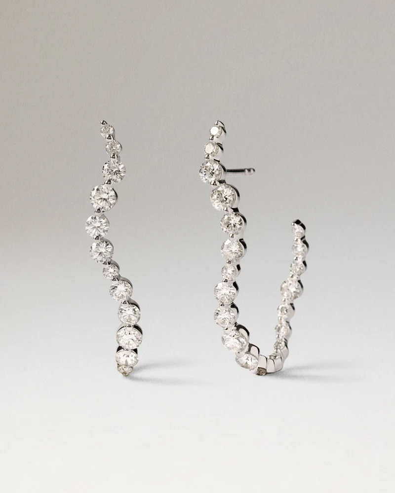 Diamonds and white gold Venus hoops