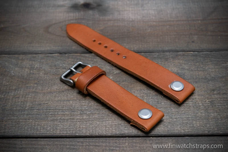 Open-ended leather watch strap with Chicago screws. Handmade in Finland.