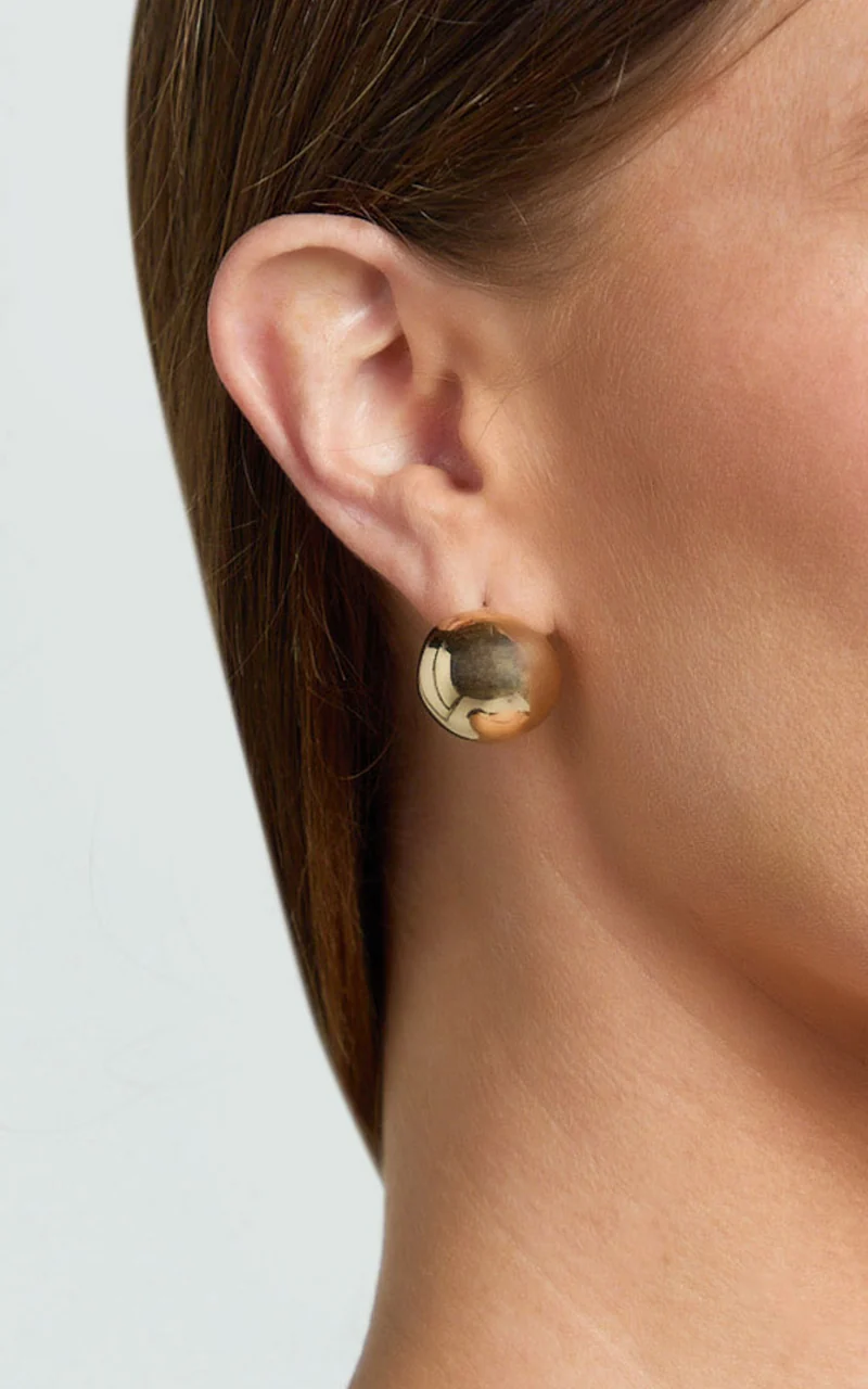 Celeste Circle Stud Earrings in Gold