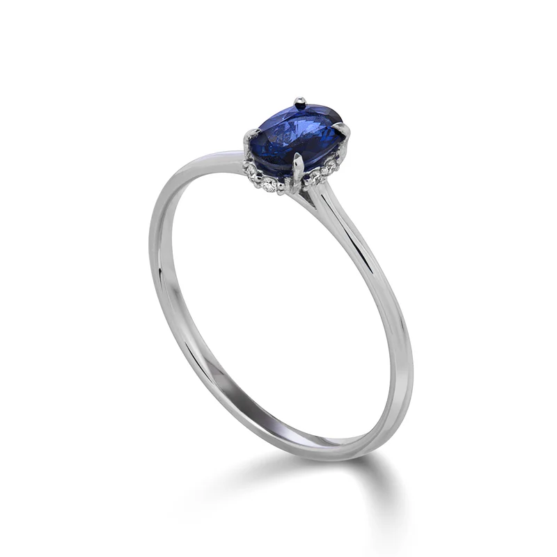 Nihama an 18k zaffiro ovale 5x4 aggiorno incassato con diamanti NA5218O4ZFD
