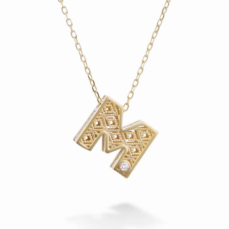 Mikiko cl 18k lettera m oro giallo diam. ct.0,01 MDLETMO1