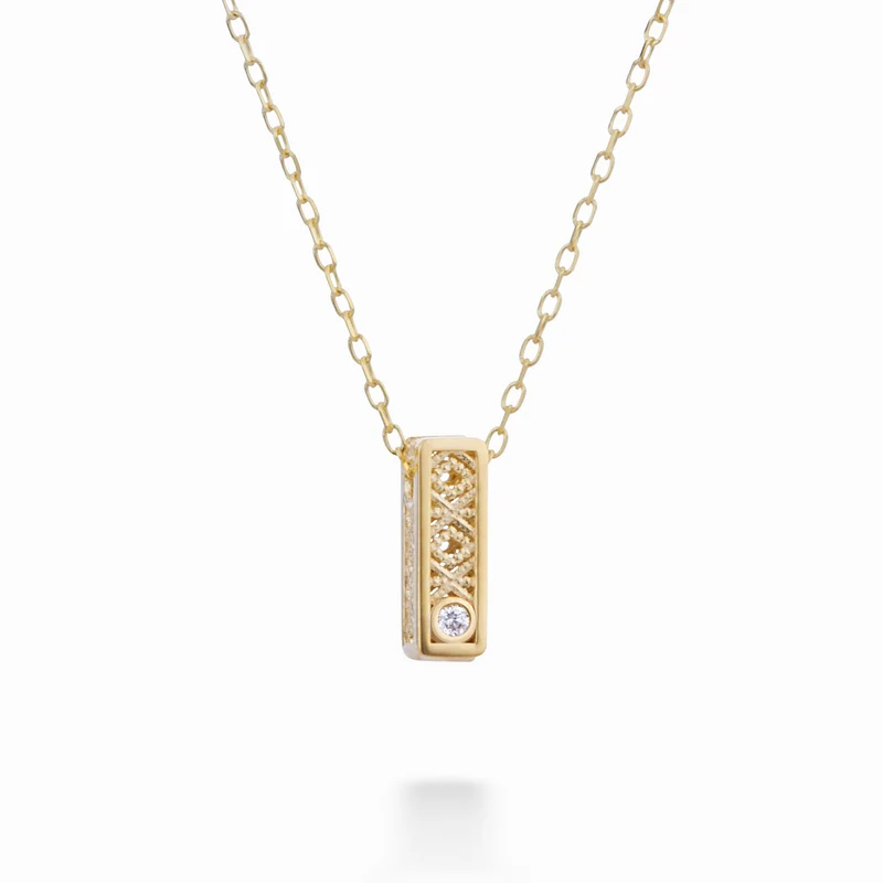 Mikiko cl 18k lettera i oro giallo diam. ct.0,01 MDLETIO1