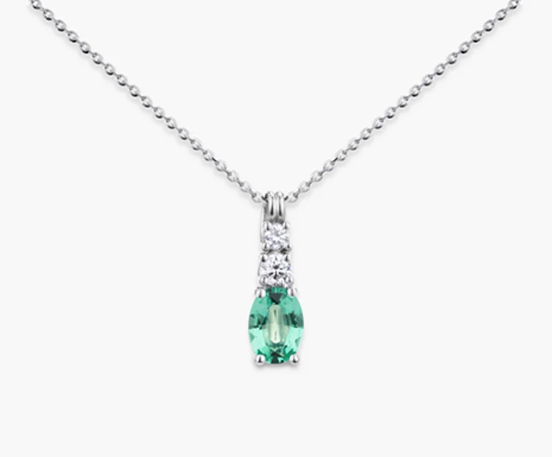 Mikiko cl 18k smeraldo ovale 7x5 ct.0,61 dia ct.0,15 MD5056O4BE