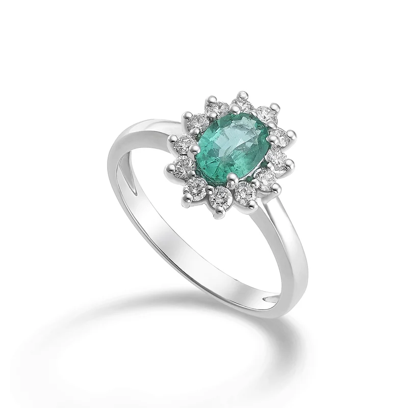 Mikiko an 18k smeraldo ovale 7x5 ct.0,60 diam. ct.0,30 MA5094O4BE