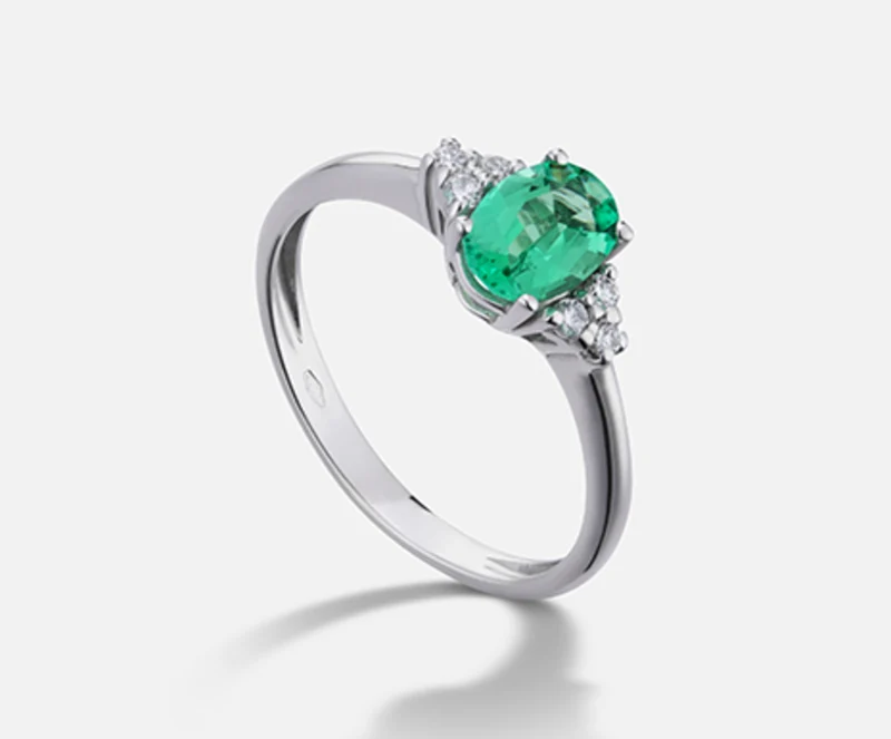 Mikiko an 18k smeraldo n. ovale 7x5 ct. 0,69 diam. ct. 0,09 MA5112O4SMN069