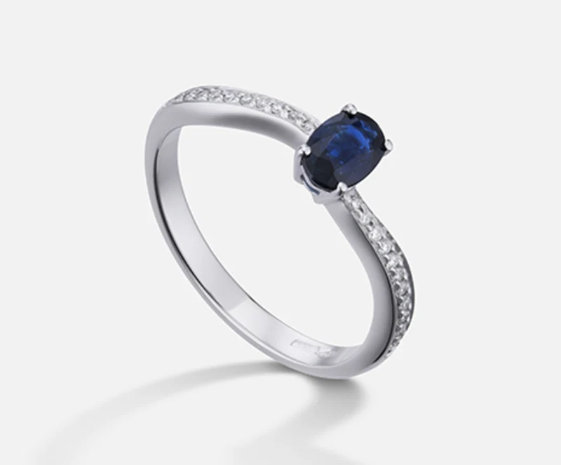 Mikiko an 18k zaffiro ovale 6x4 ct.0,40 diam. ct.0,10 MA5108O4ZFD