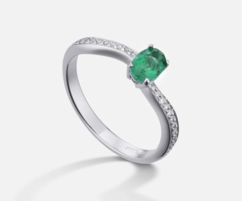 Mikiko an 18k smeraldo n. ovale 6x4 ct.0,42 diam. ct.0,10 MA5108O4SMN042