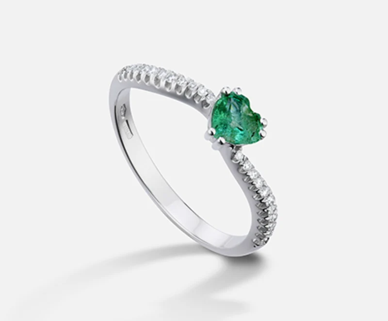 Mikiko an 18k smeraldo n. cuore 5x5 ct.0,31 diam. ct.0,11 MA5106O4SMN031