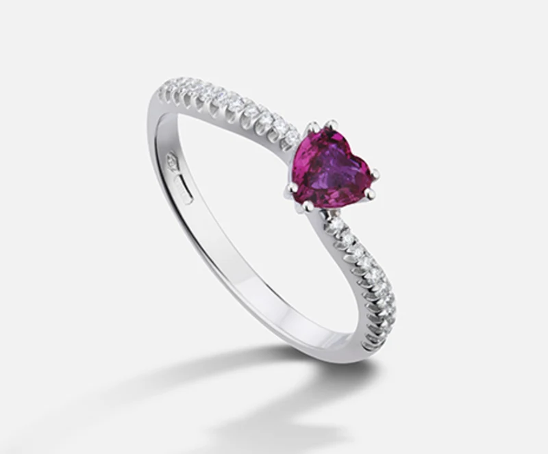 Mikiko an 18k rubino n. cuore 5x5 ct.0,39 diam. ct.0,11 MA5106O4RBN039