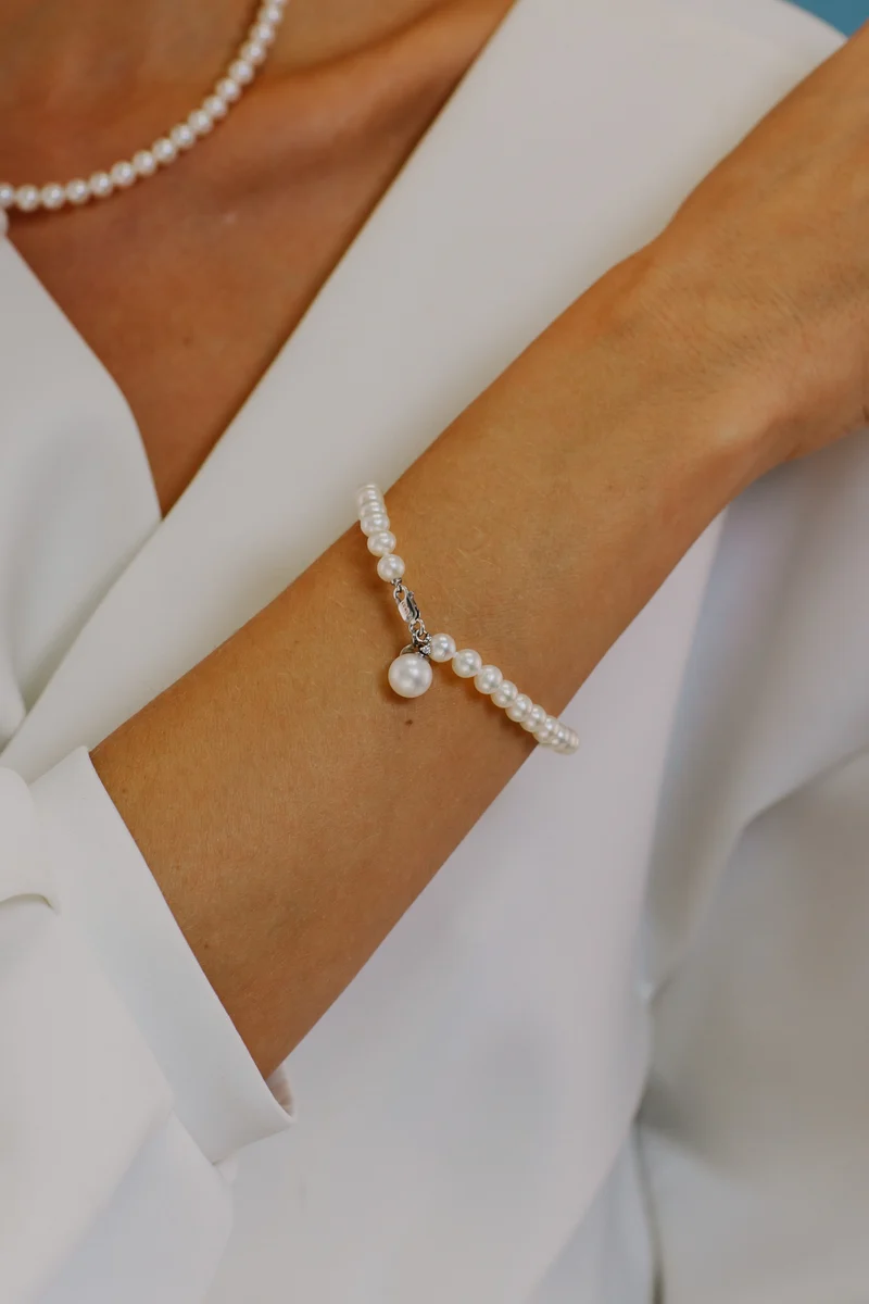 Comete Bracciale Filo Perle Acquadolce in Oro e Diamante BRQ265