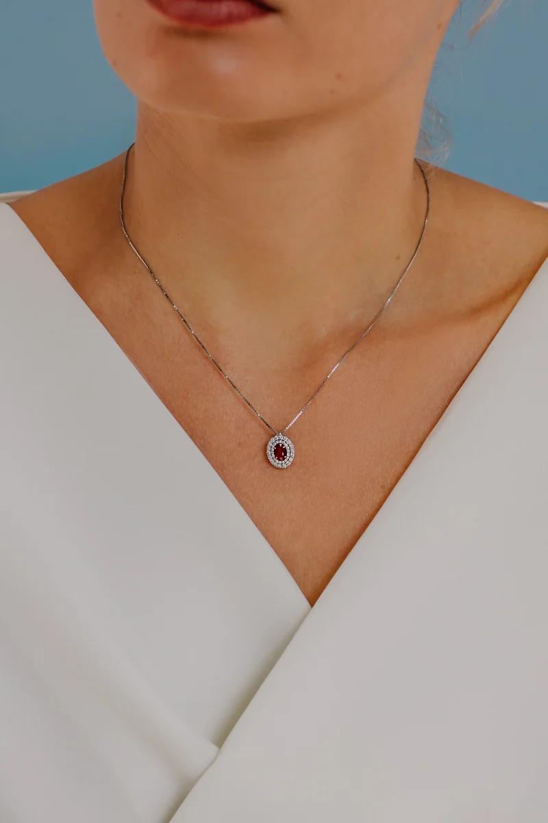 Comete Girocollo in Oro Diamanti e Rubino ovale GLB1473