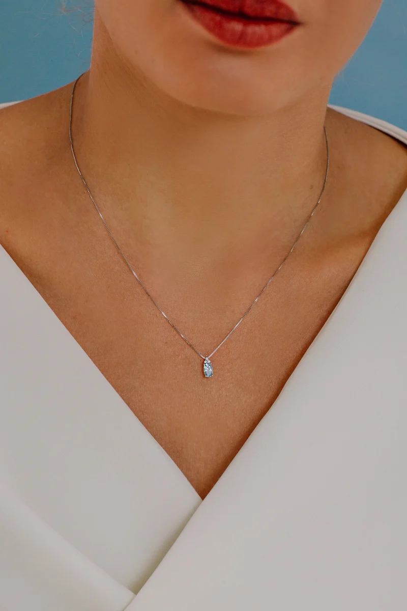 Comete Girocollo in Oro Diamanti e Acquamarina Ovale GLQ263