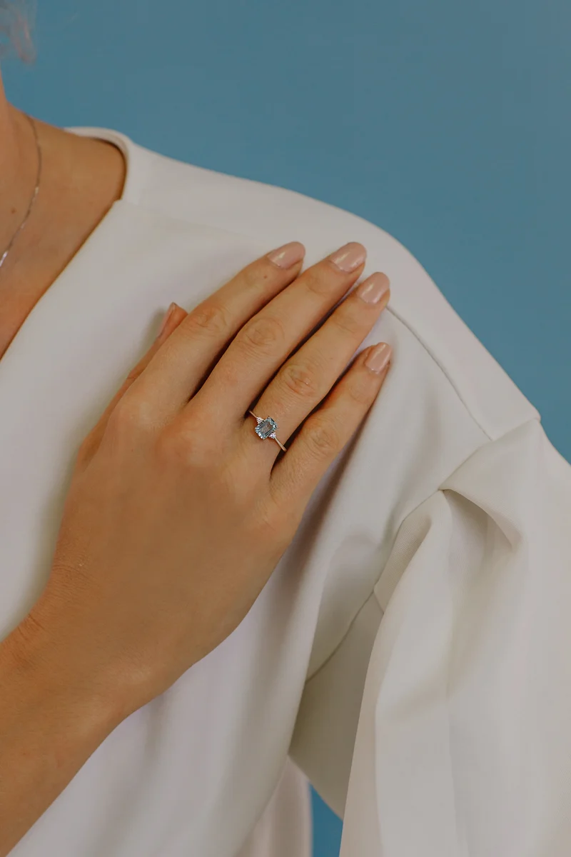 Comete Anello in Oro Diamanti e Acquamarina Ovale ANQ291