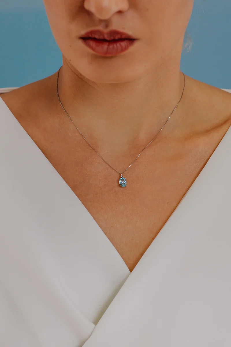 Comete Girocollo in Oro e Topazio azzurro ovale GLB1206