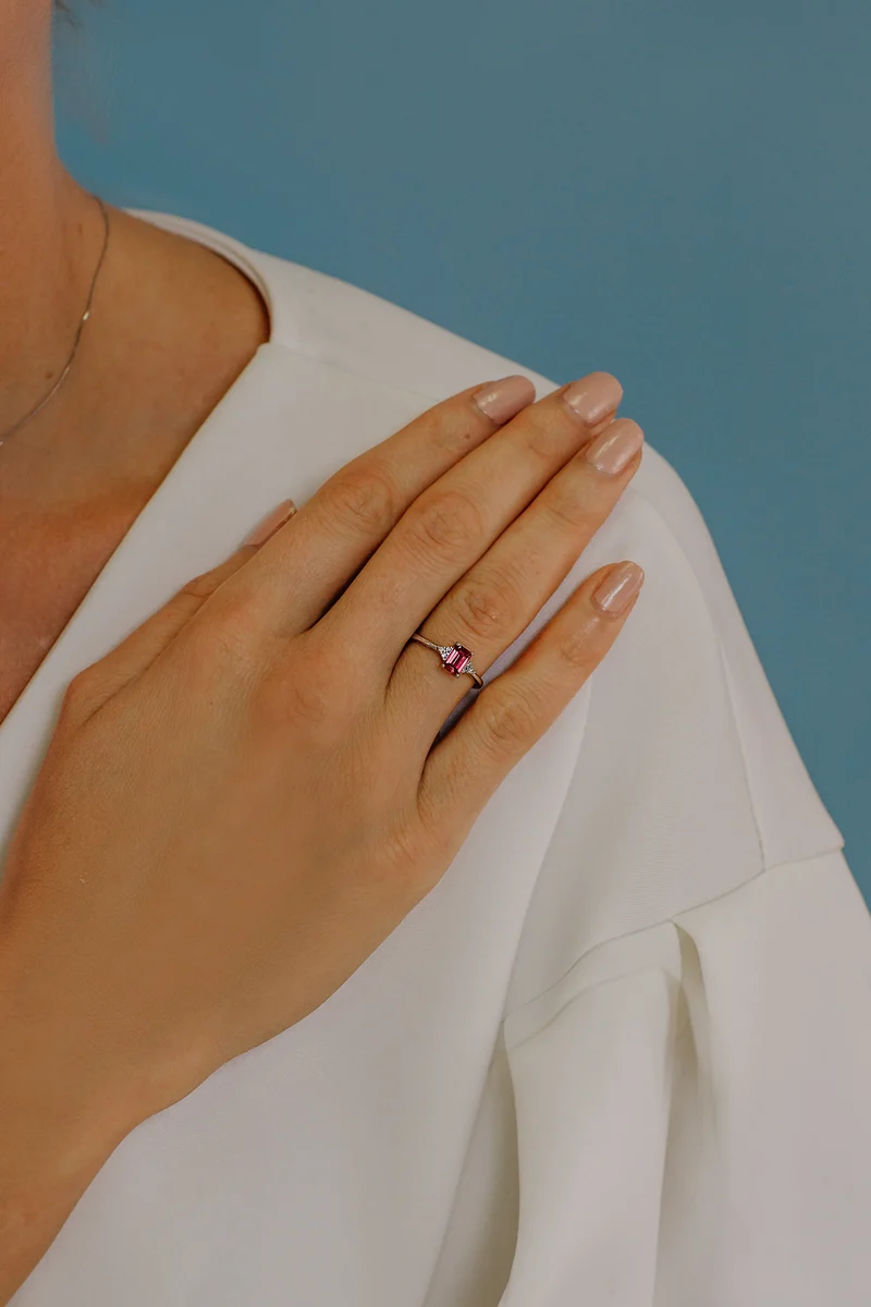 Comete Anello in Oro Diamanti e Rubino Ottagonale ANB2357