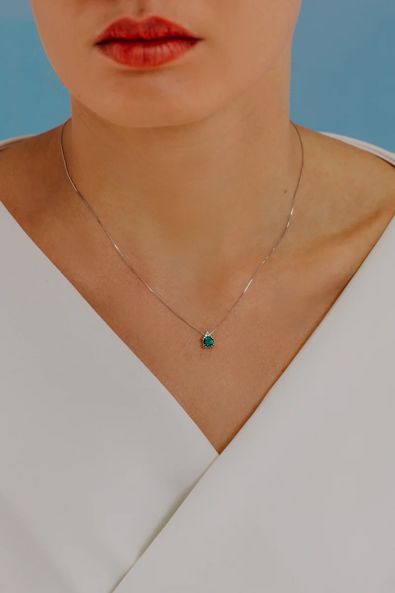 Comete Collana in Oro Diamante e Smeraldo tondo GLB1382