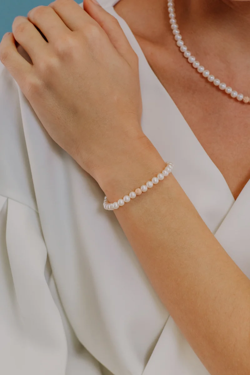 Comete Bracciale Filo Perle Acquadolce e Sfera in Oro Rosè BRQ294