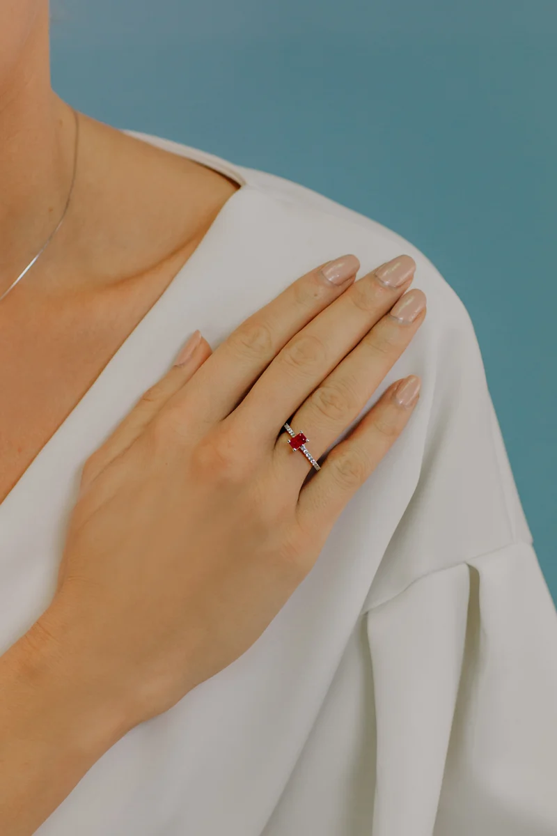 Comete Anello in Oro Diamanti e Rubino ANB2566