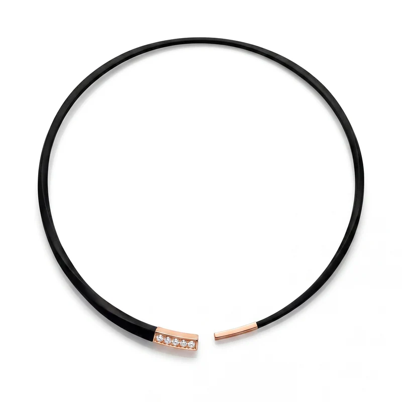 Golay collana in titanio nero e oro 18k con cinque diamanti sull'apertura GD023O3DINE