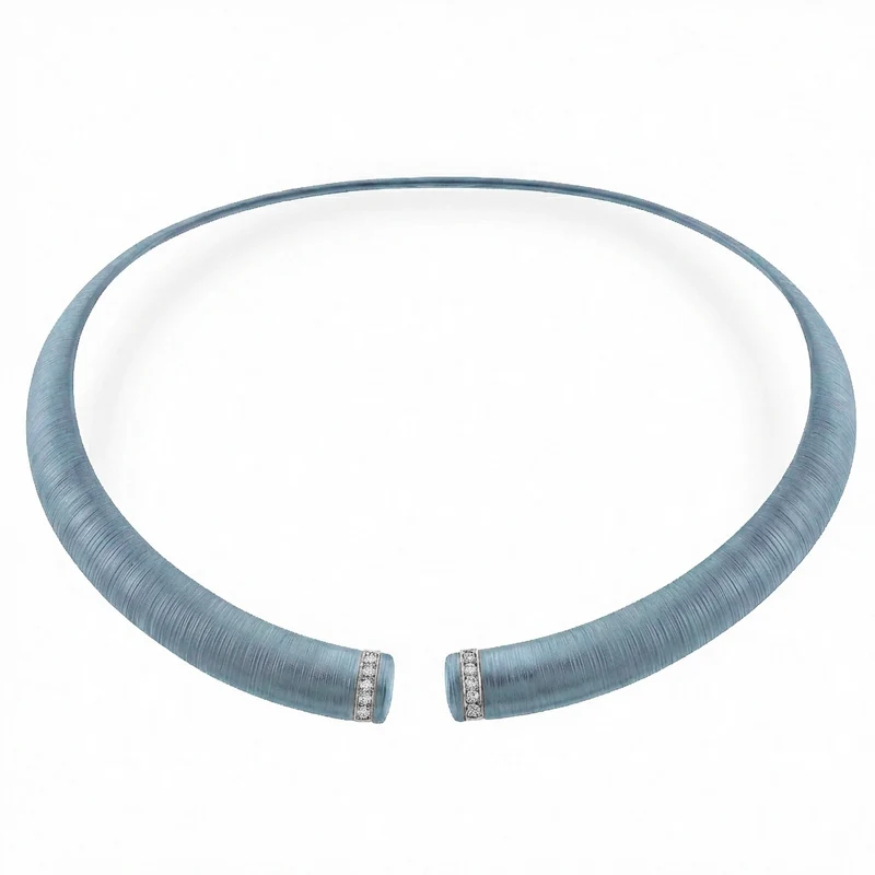 Golay girocollo in titanio azzurro texture con elementi in oro bianco 18k, incassati con diamanti, misura media GD013O4DIAZTX_M