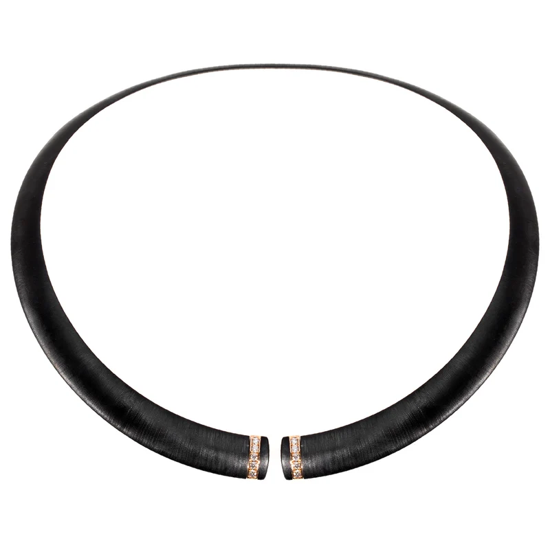 Golay girocollo in titanio nero texture con elementi in oro rosa 18k, incassati con diamanti, misura media GD013O3DINETX_M