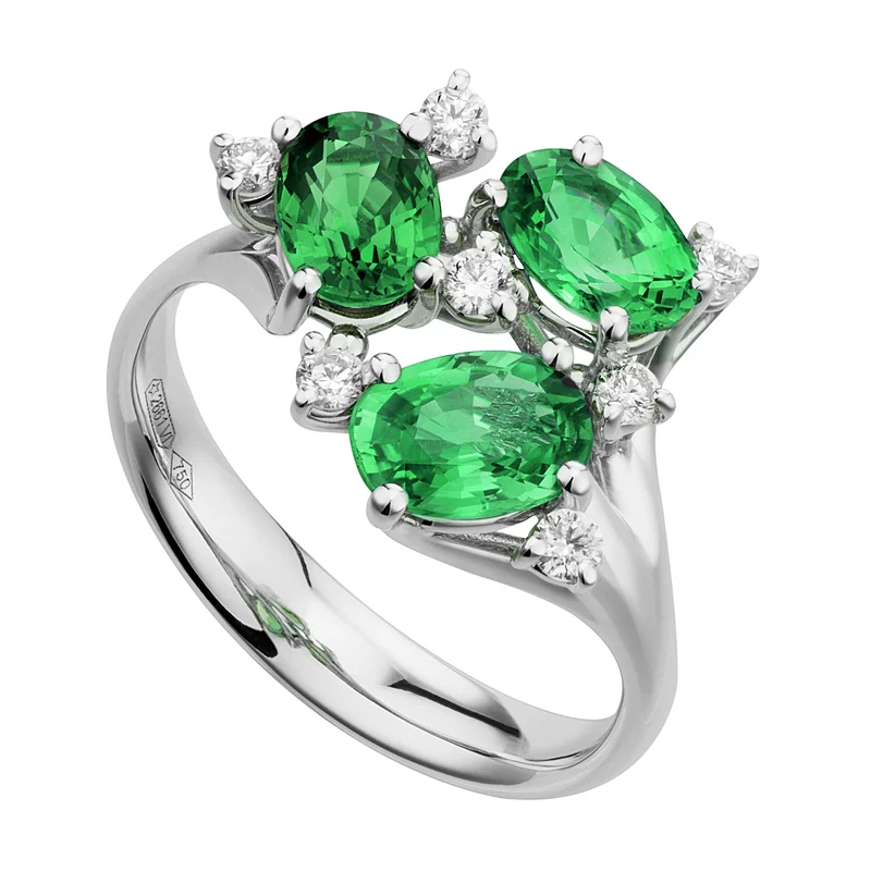 Golay anello trilogy mosso con smeraldi 6x8 e diamanti ATRM001DISM1-20160110039