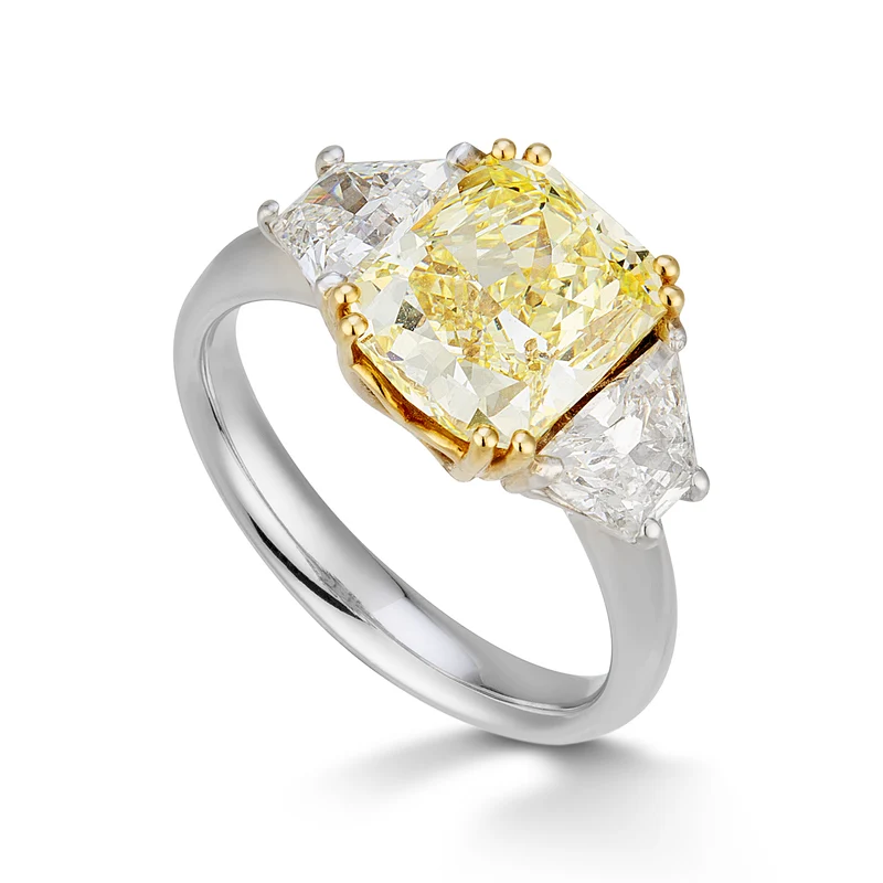 World Diamond Group anello diamante fancy ott 10x8 e trapezi laterali APU522DFY-25015110051