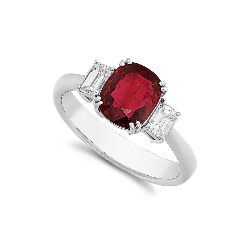 World Diamond Group anello rubino gubelin cushion 8x7 e lat baguette ACLCS003DIRU78-23076110145