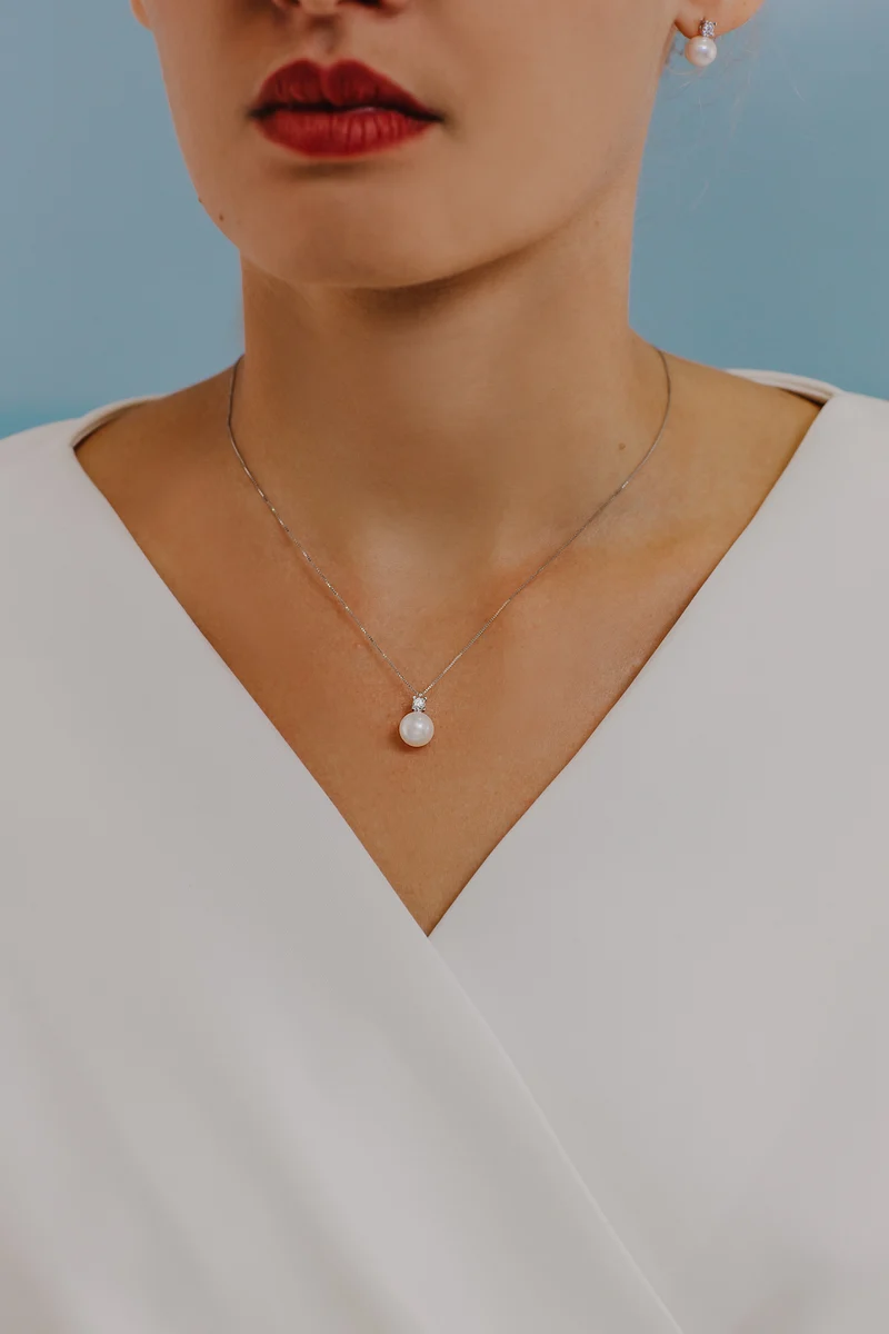 Comete Girocollo Punto luce Perla in Oro e Diamante GLP597