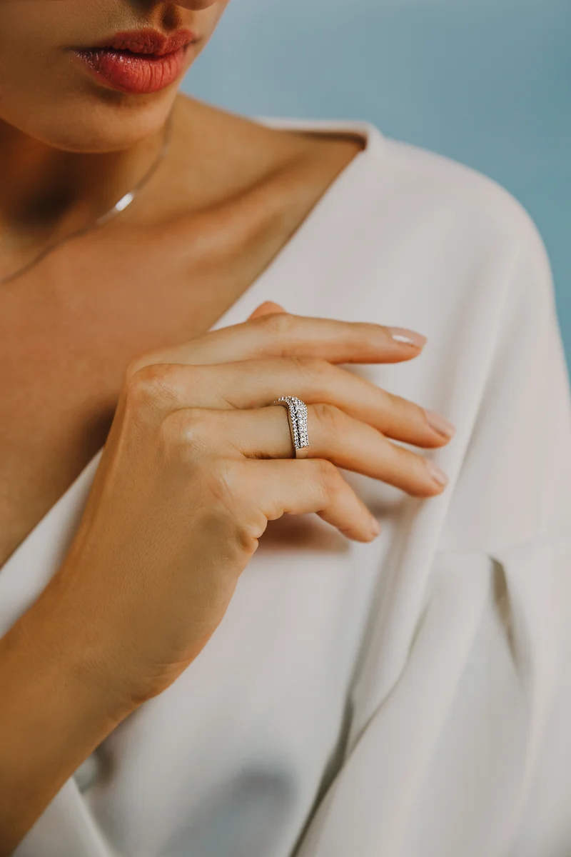 Comete Anello Onda in Oro bianco e Diamanti ANB2493