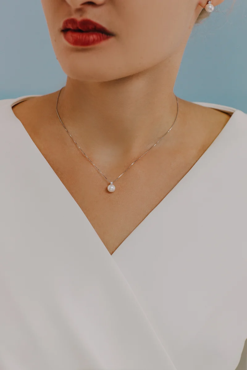 Comete Girocollo Punto luce Perla Akoya in Oro e Diamante GLP539