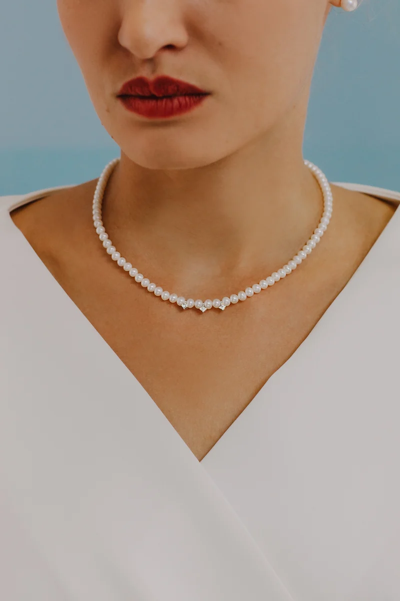 Comete Collana Filo Perle Acquadolce in Oro e Diamanti FWQ321